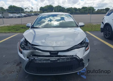 2022 Toyota Corolla Le z USA, uszkodzony, nr VIN JTDEPMAEXNJ227278